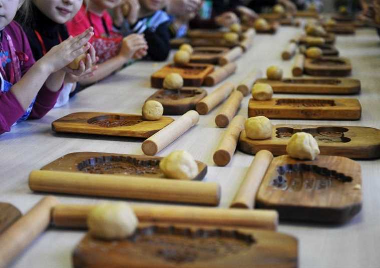 Музей международного пряника в туле пряник. Музей тульский пряник медовые традиции. Мастер класс по росписи ткани батик. Народные художественные промыслы. Тульский пряник медовые традиции.