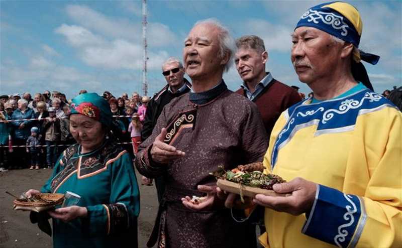 Коренных малочисленных народы дальнего востока. Уйльта коренные жители сахалина. Нивхи нанайцы. Коренной народ сахалина нивхи. Племя нивхов.