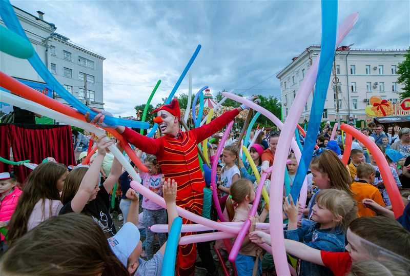 Фестиваль уличных театров 2024 программа. Город Архангельск и фестиваль уличных театров. Фестивали старые. Уличные театры Архангельск. Уличный театр.