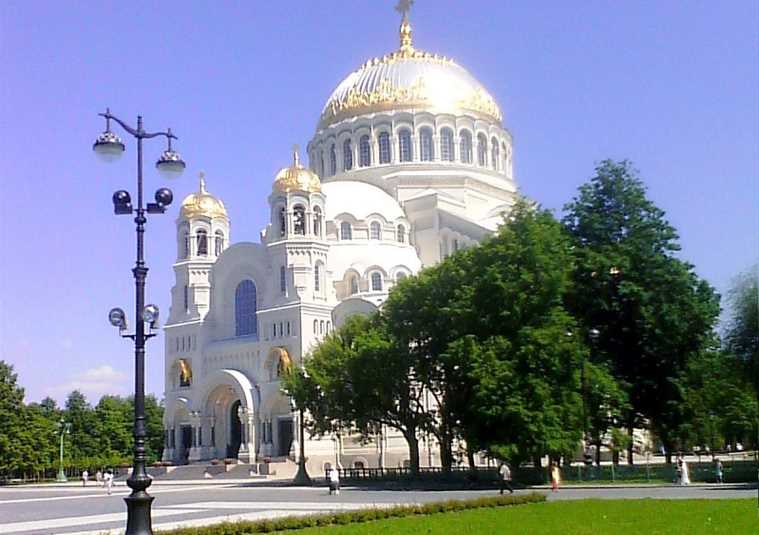 Туры в кронштадт. Кронштадт Санкт-Петербург экскурсия. Кронштадт экскурсии. Загородная экскурсия в Кронштадт.. Кронштадт фото туристов.