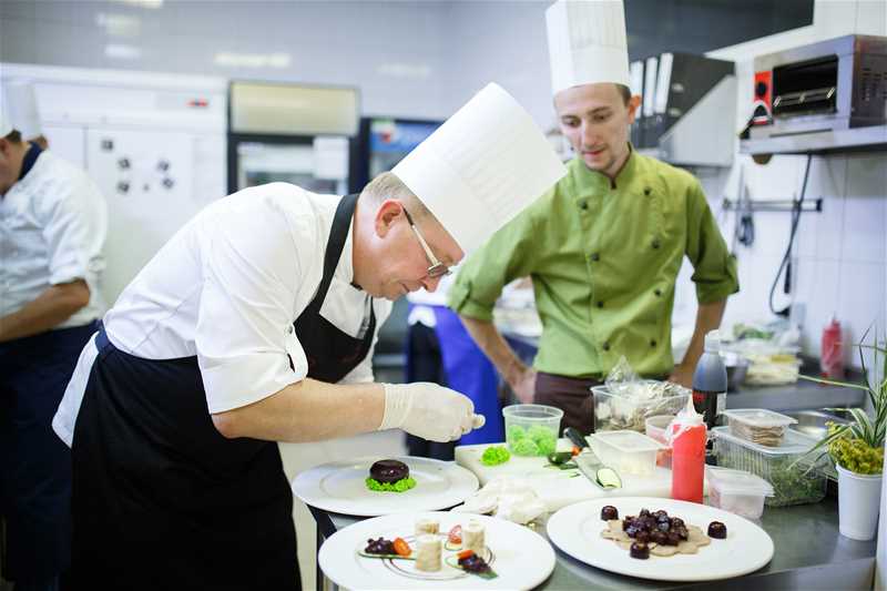 кулинарное шоу тюмень. динар саитов шеф-повар. украинский повар. семен нечаев шеф повар. шеф повар ресторан русской кухни.